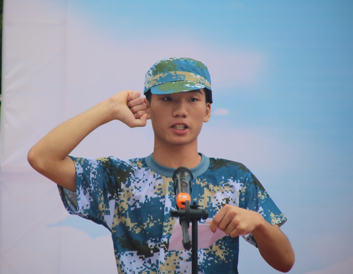 1599877513777560.jpg 軍訓(xùn)學(xué)院代表發(fā)言.JPG